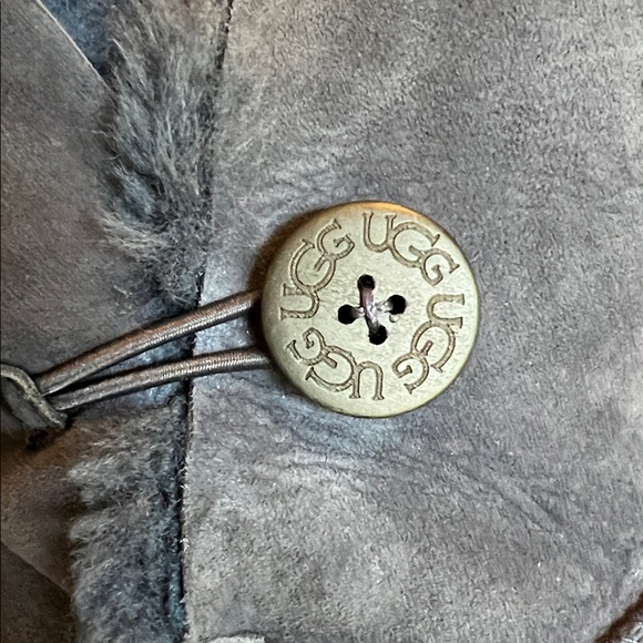 UGG Women's Bailey Button II Boot - Navy Blue - Used Good Condition - Picture 2 of 9